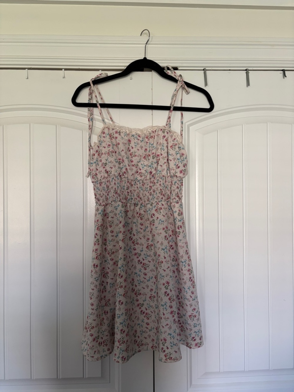 Floral Tie-Strap Mini Sundress - White/Pink